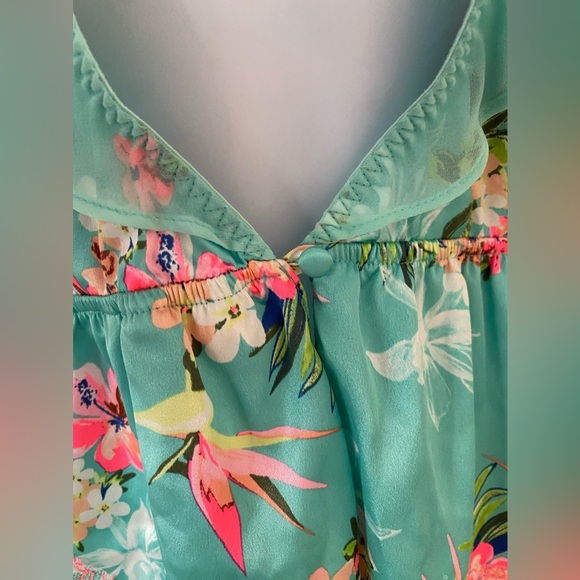 Victoria Secret Intimate sleep wear👗💚the first and last picture it's the front😉 - Picture 2 of 13